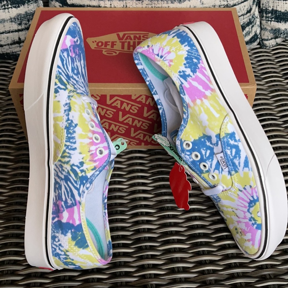 Vans Tie-Dye Canvas Low-Top Sneakers in Blue, Pink, Yellow - Picture 12 of 16